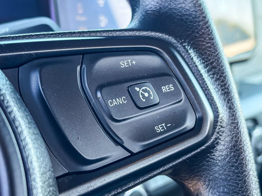 Used 2025 Jeep Wrangler Sport AWD/4WD image 18