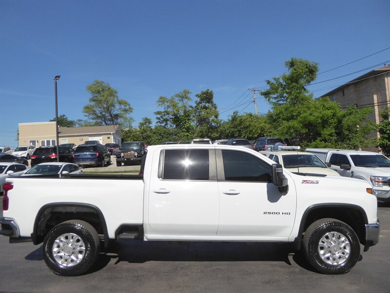 Used 2023 Chevrolet Silverado 2500 LT AWD/4WD image 8