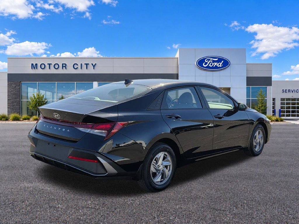 Used 2026 Hyundai Elantra SE FWD image 8
