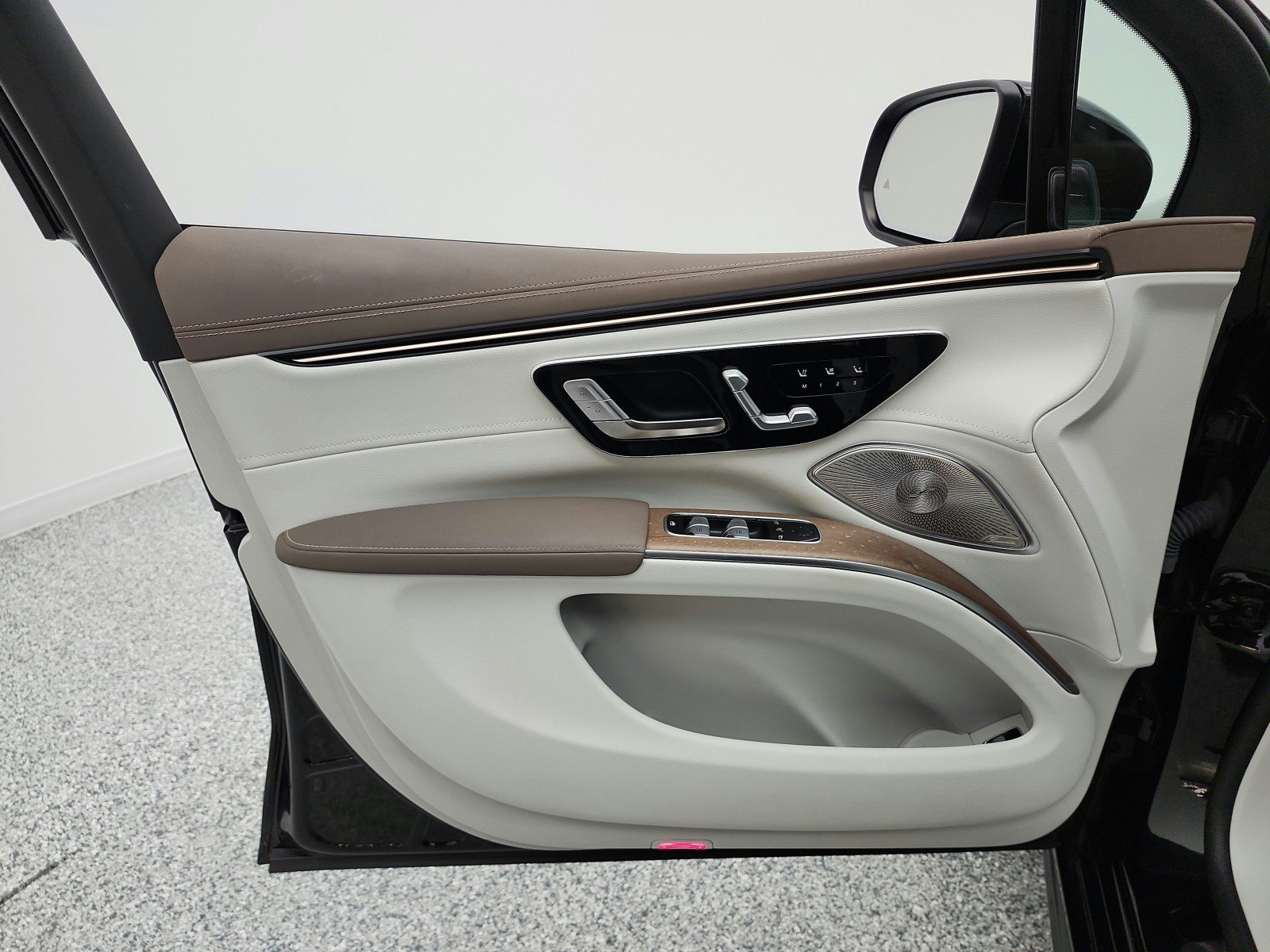 Used 2023 Mercedes-Benz EQS 580 4MATIC SUV image 14