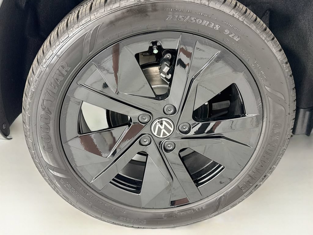 New 2026 Volkswagen Taos SE FWD image 31