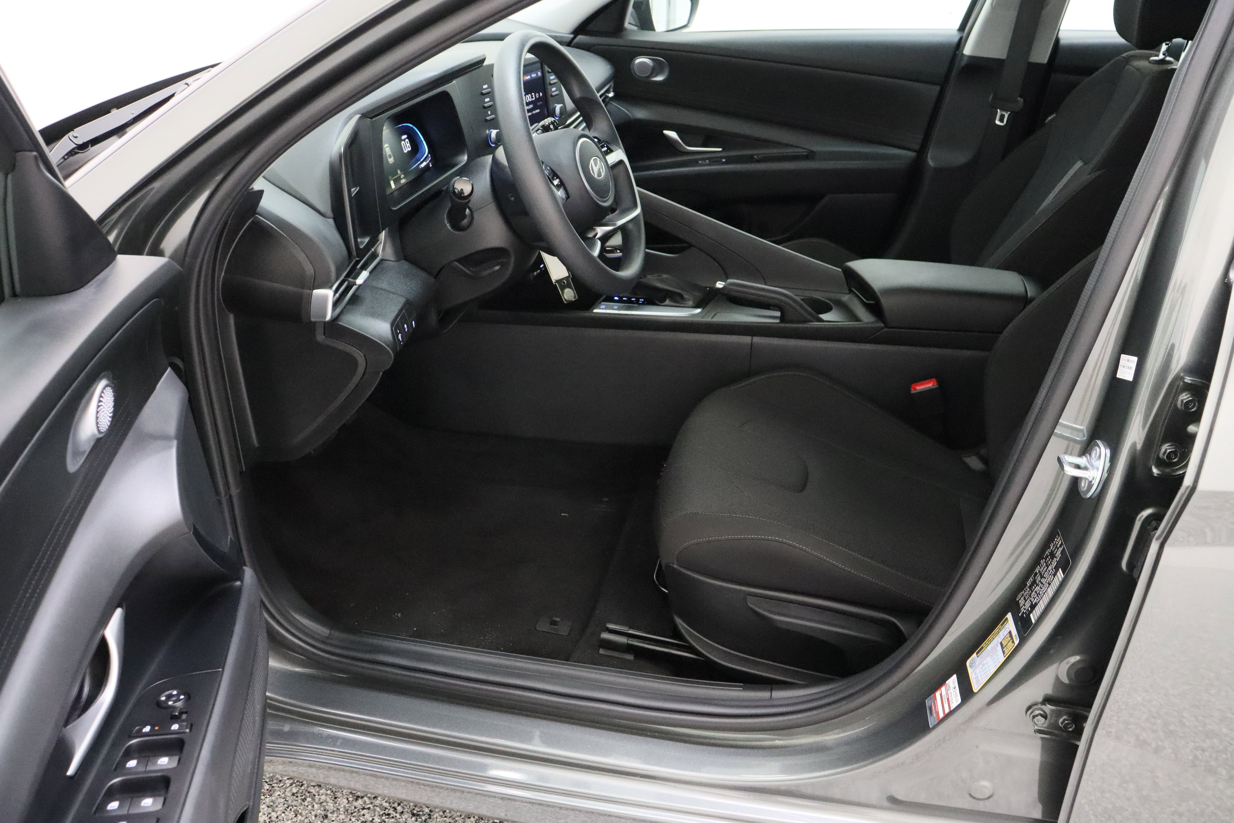 Used 2025 Hyundai Elantra SE image 14