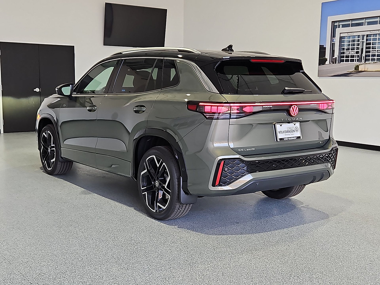 New 2026 Volkswagen Tiguan SEL R-Line AWD/4WD image 7