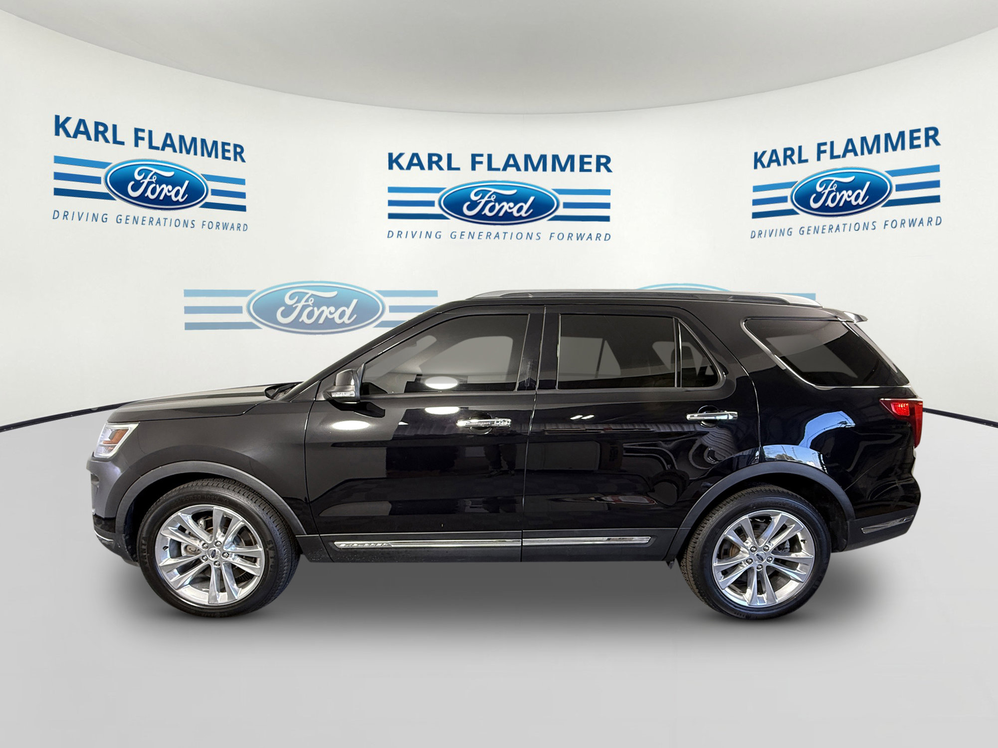 Certified 2019 Ford Explorer Limited w/ Ford Safe & Smart Package image 5