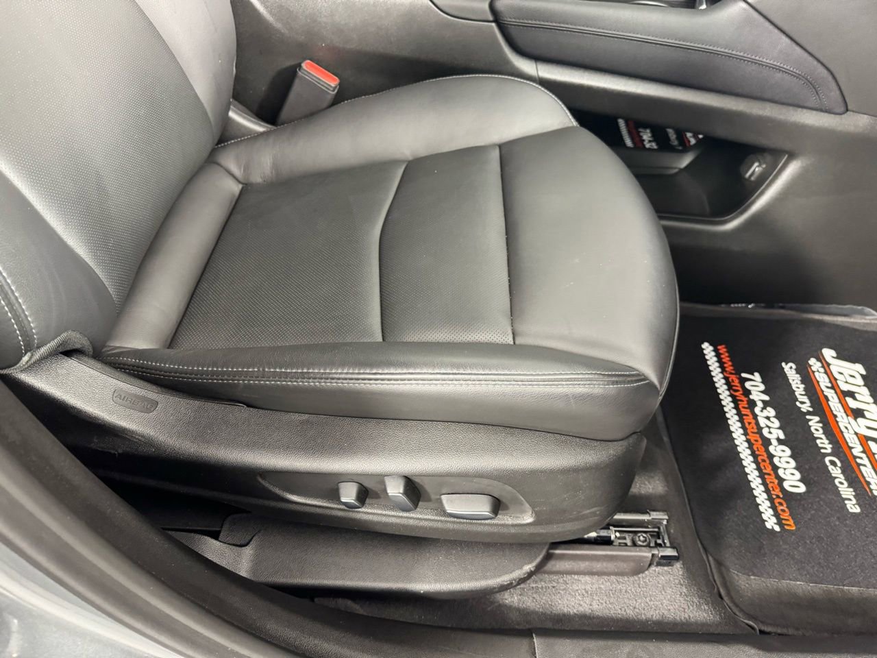 Used 2024 Cadillac XT6 Sport w/ Technology Package image 36