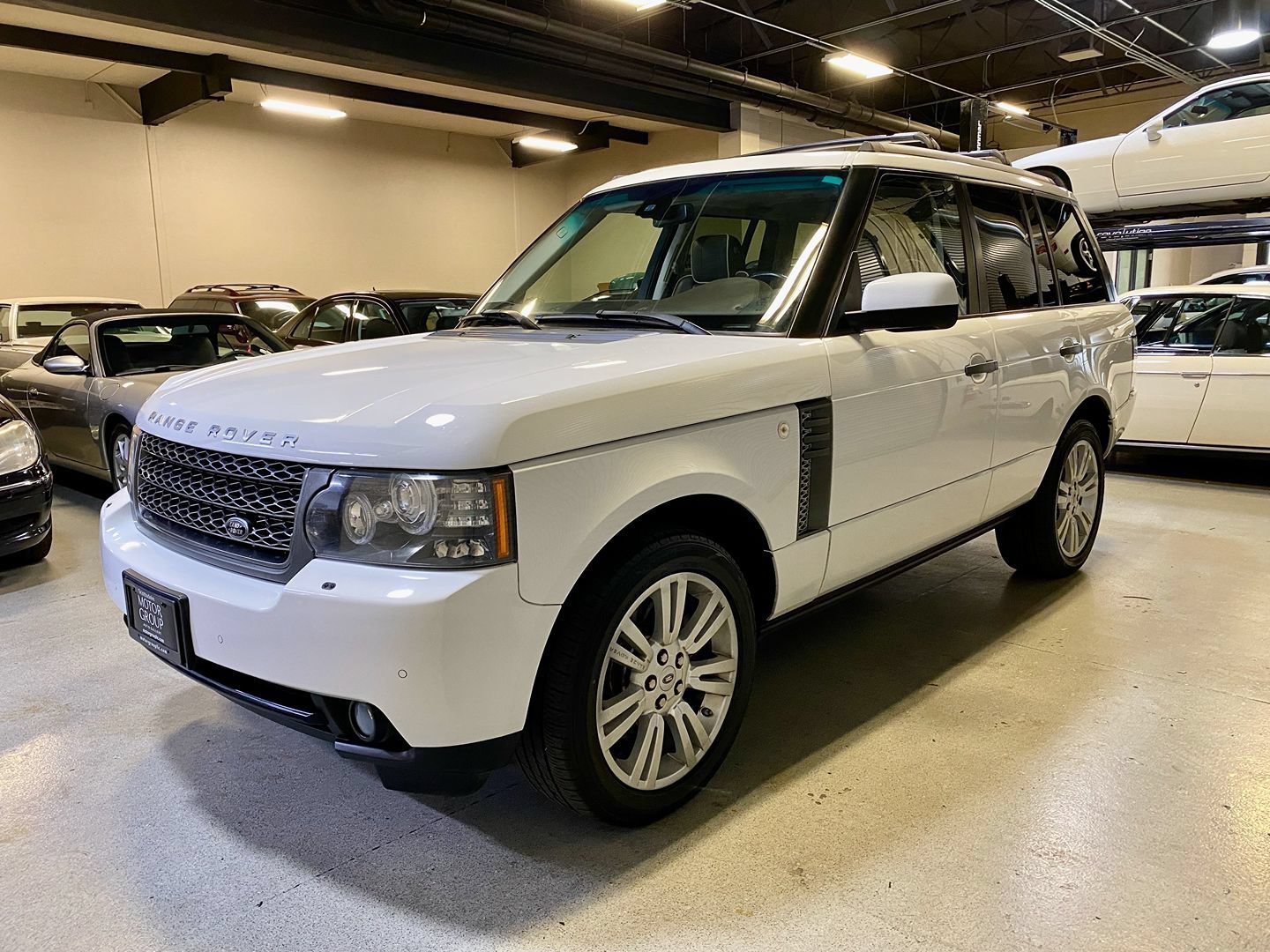 Used 2011 Land Rover Range Rover HSE LUX AWD/4WD image 2