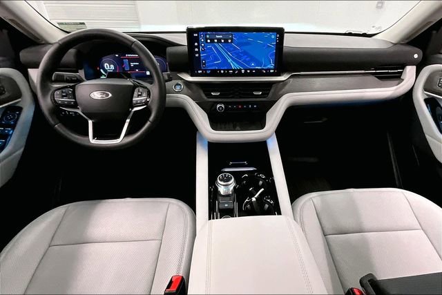 Used 2025 Ford Explorer Platinum w/ Ultimate Package image 15
