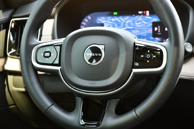 New 2026 Volvo XC90 B6 Plus w/ Protection Package Premier AWD/4WD image 23