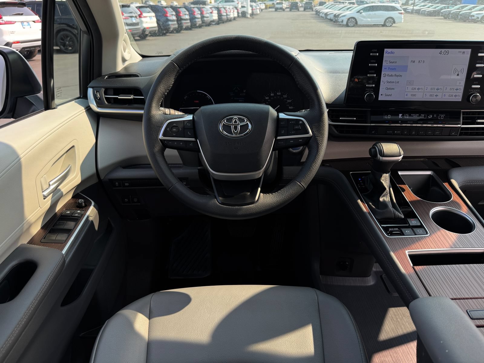 Used 2024 Toyota Sienna XLE w/ XLE Plus Package AWD/4WD image 16