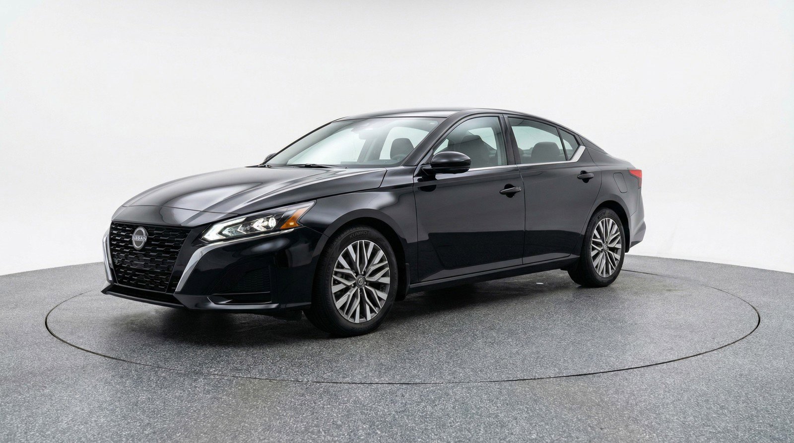 Used 2025 Nissan Altima 2.5 SV FWD image 3