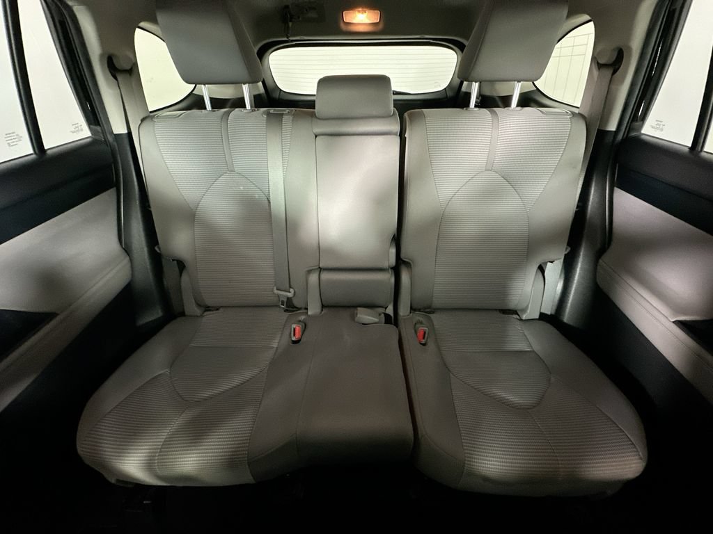 Used 2020 Toyota Highlander LE AWD/4WD image 13