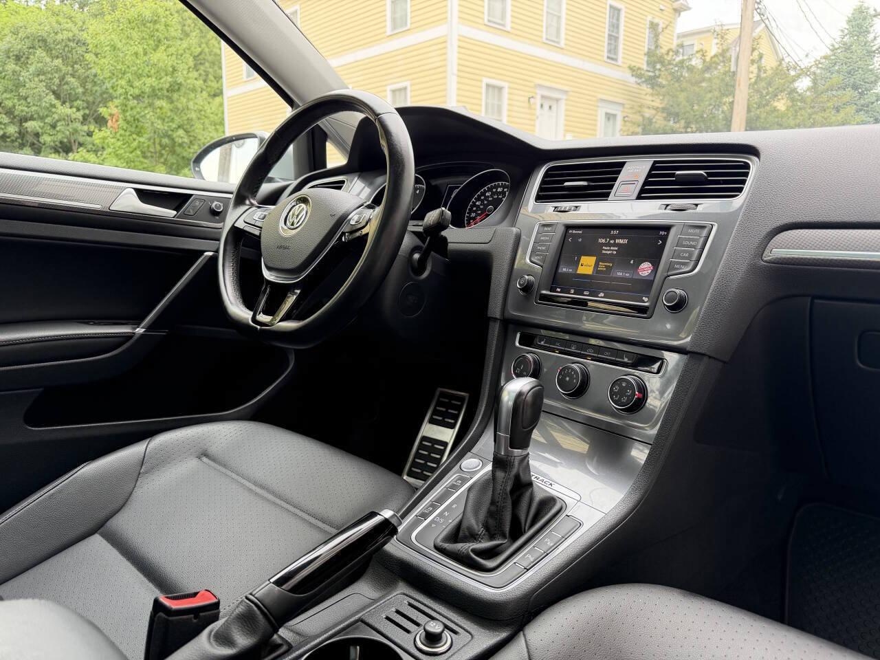 Used 2017 Volkswagen Golf Alltrack SE AWD/4WD image 17