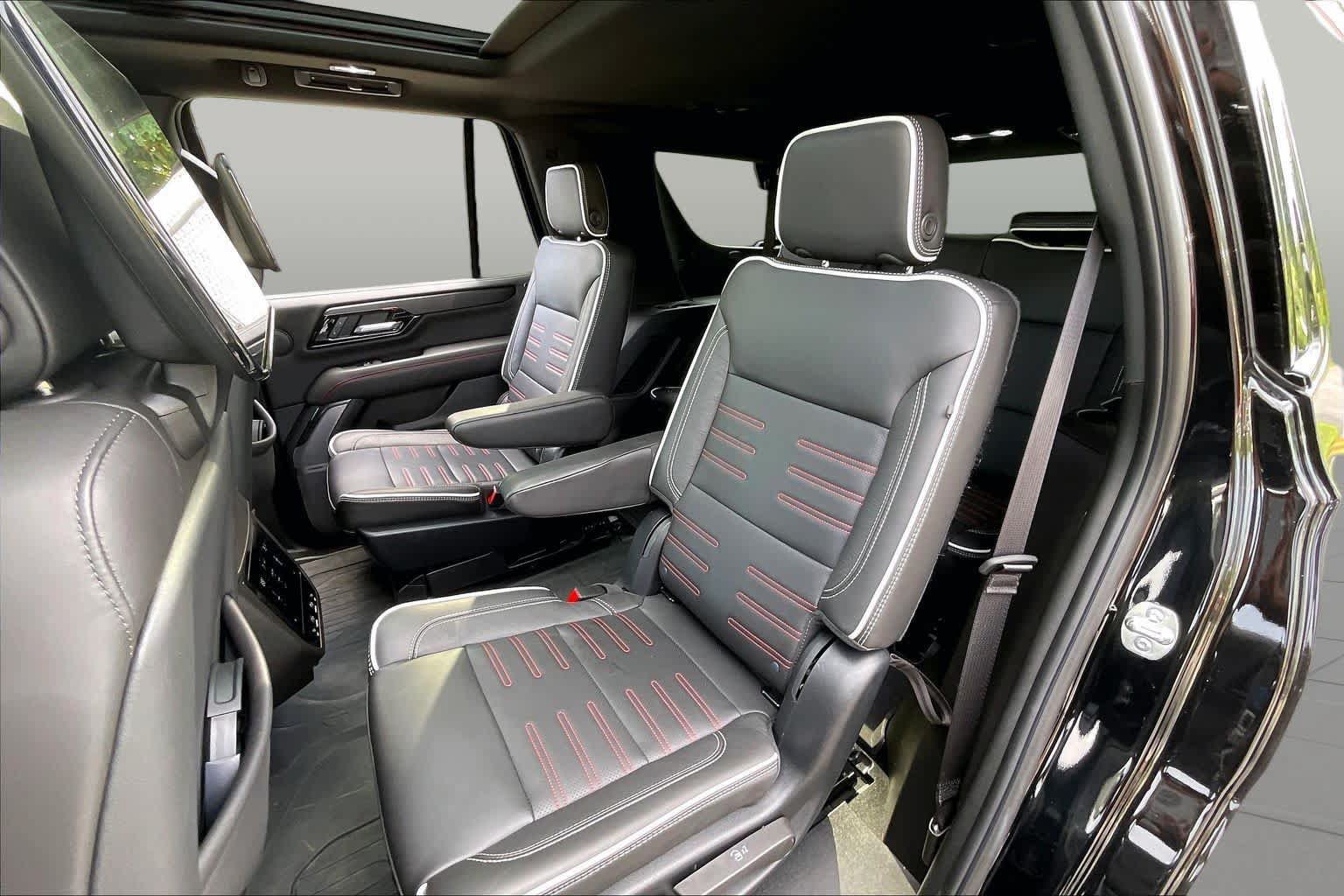 Used 2025 GMC Yukon AT4 Ultimate w/ LPO, Floor Liner Package AWD/4WD image 21