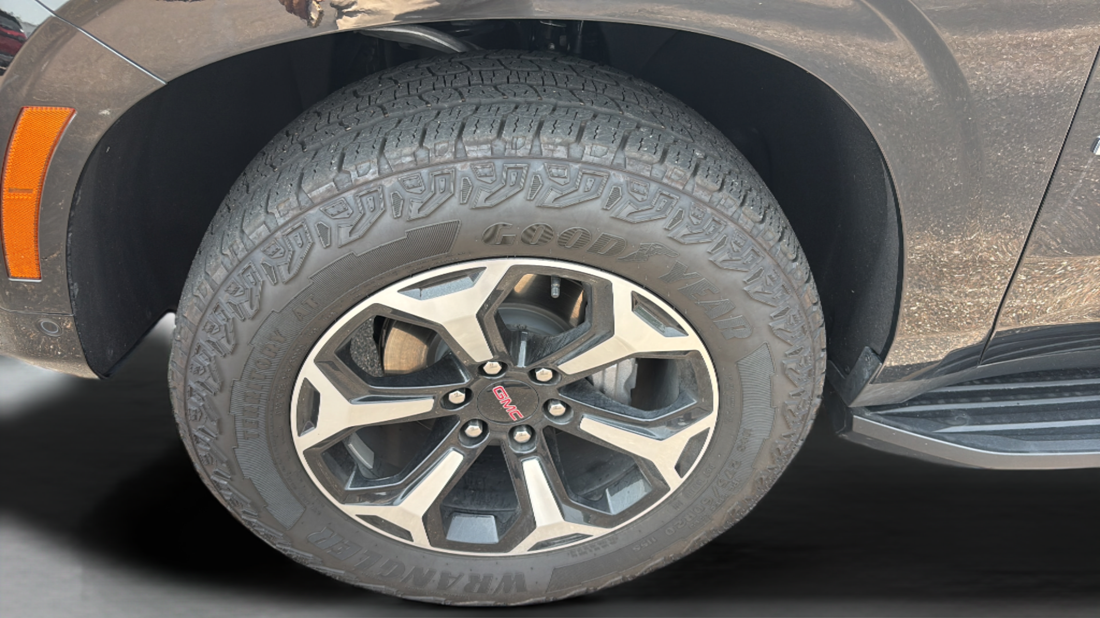 Used 2025 GMC Yukon XL AT4 AWD/4WD image 34