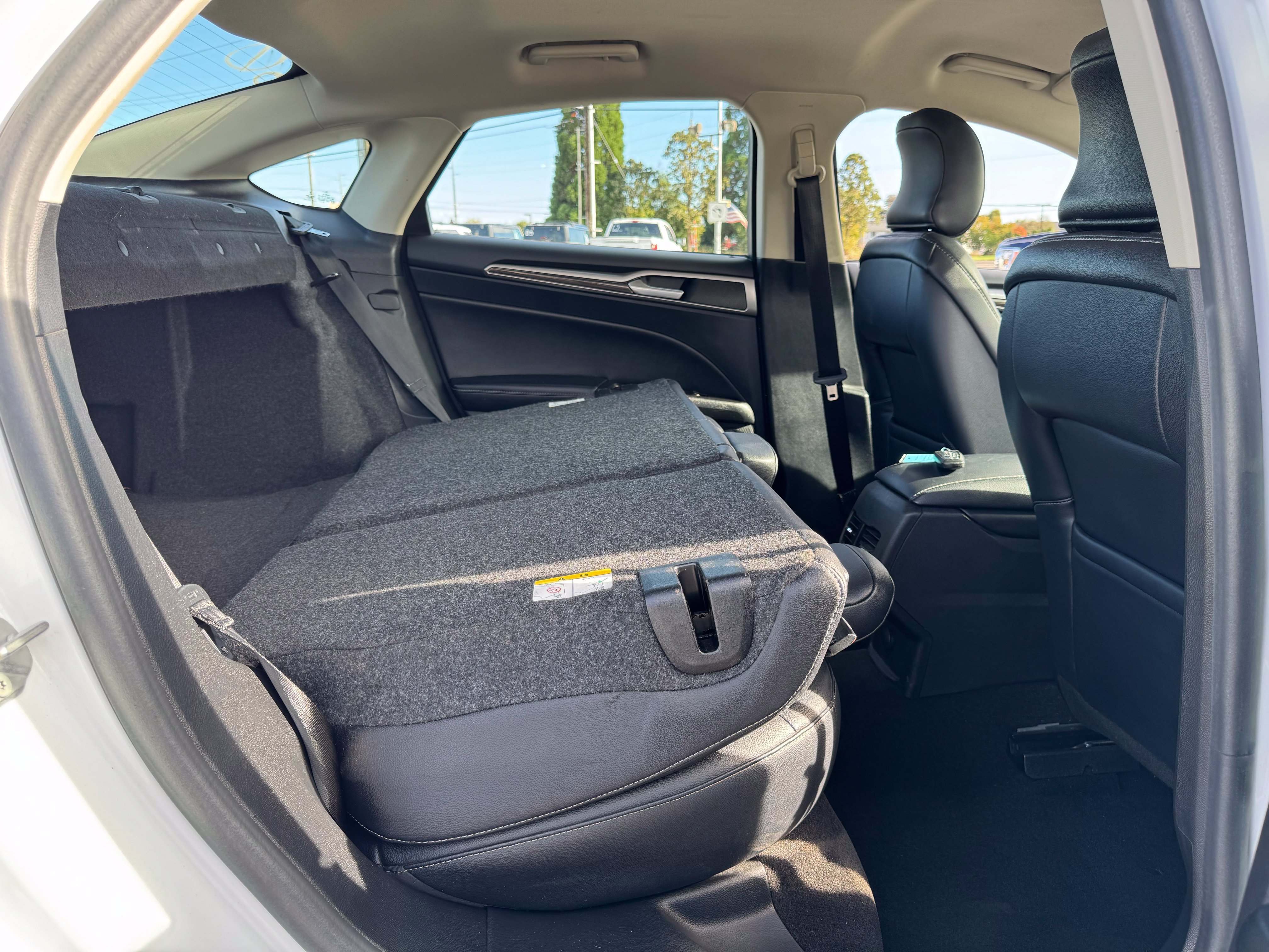 Used 2019 Ford Fusion SEL FWD image 28