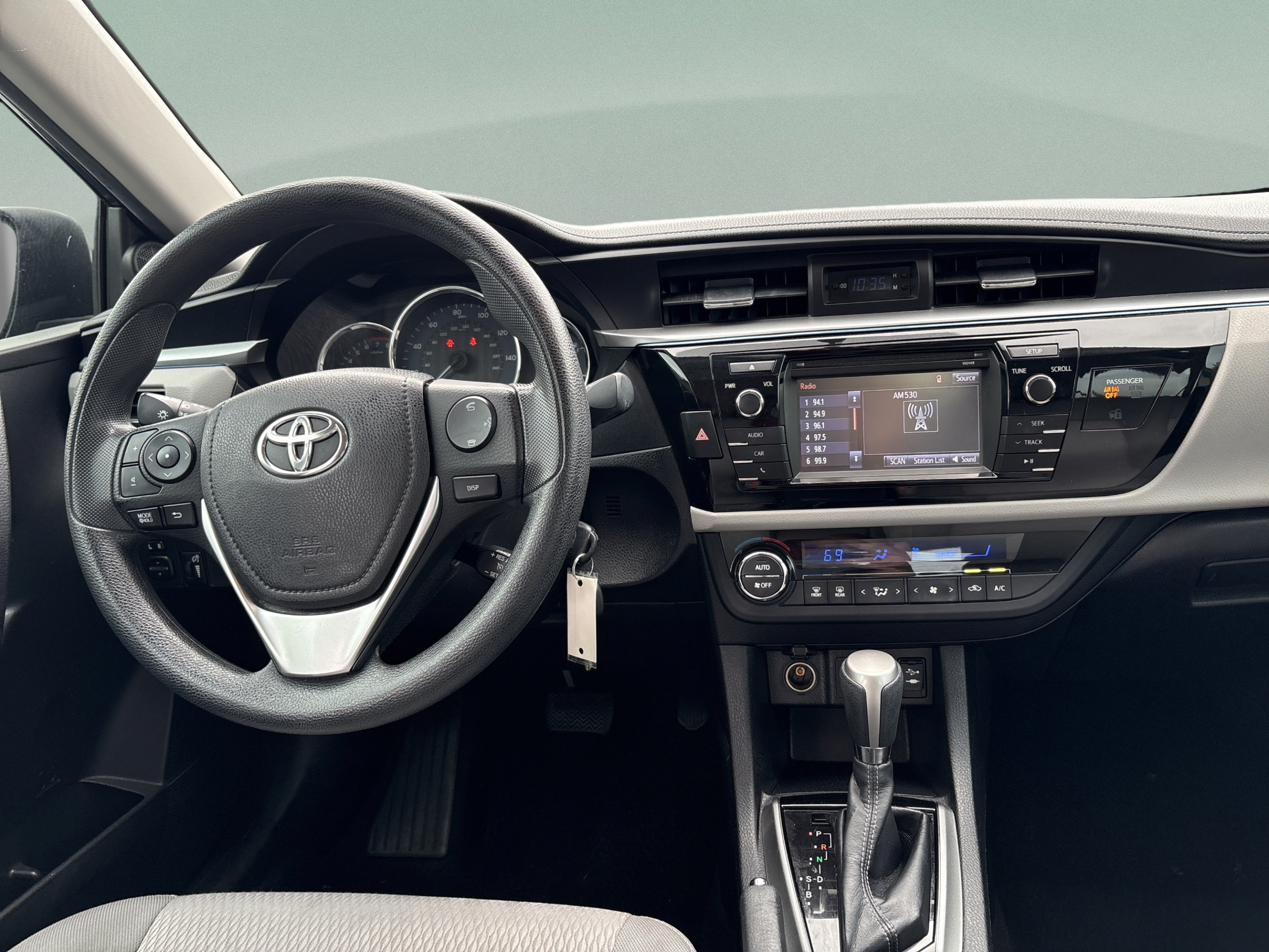 Used 2015 Toyota Corolla LE FWD image 9