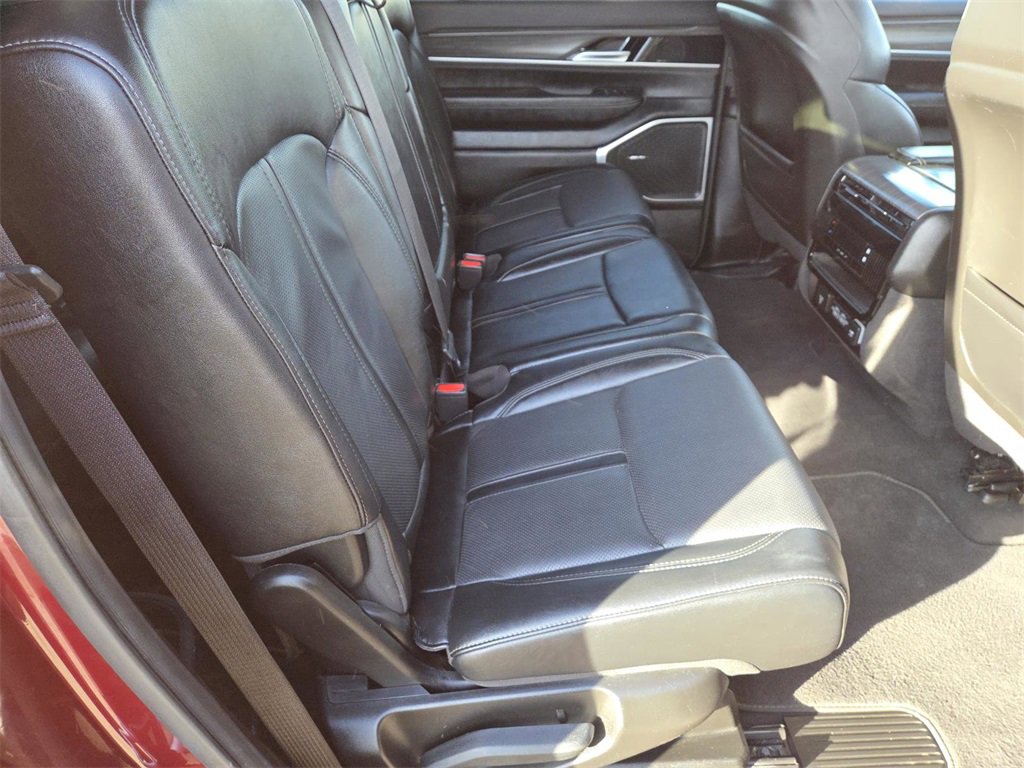 Used 2024 Jeep Wagoneer L Series II w/ Flexible Seating Group image 16