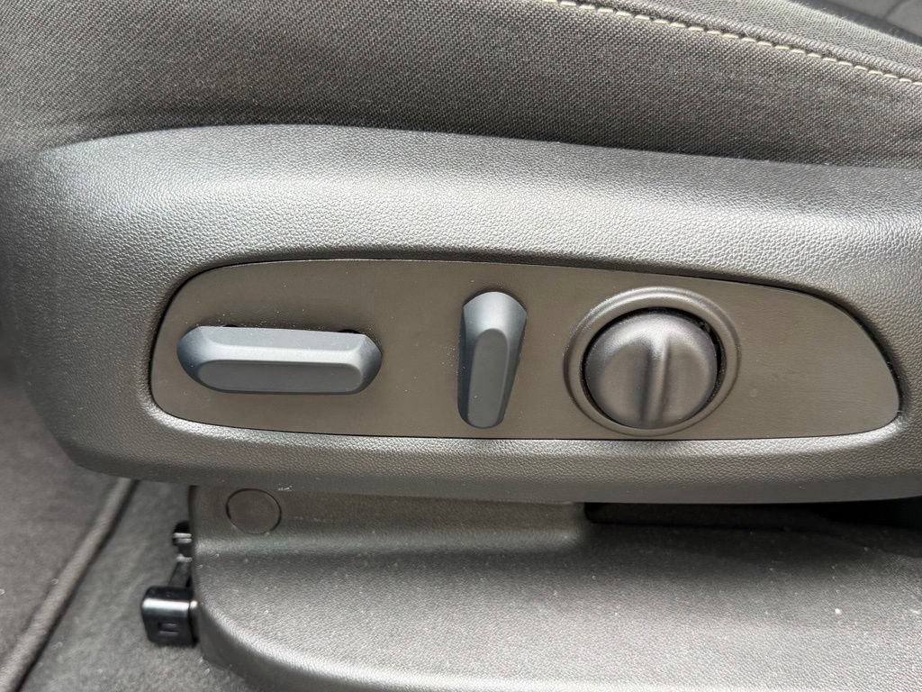 Used 2023 GMC Acadia SLE w/ Driver Convenience Package FWD image 23