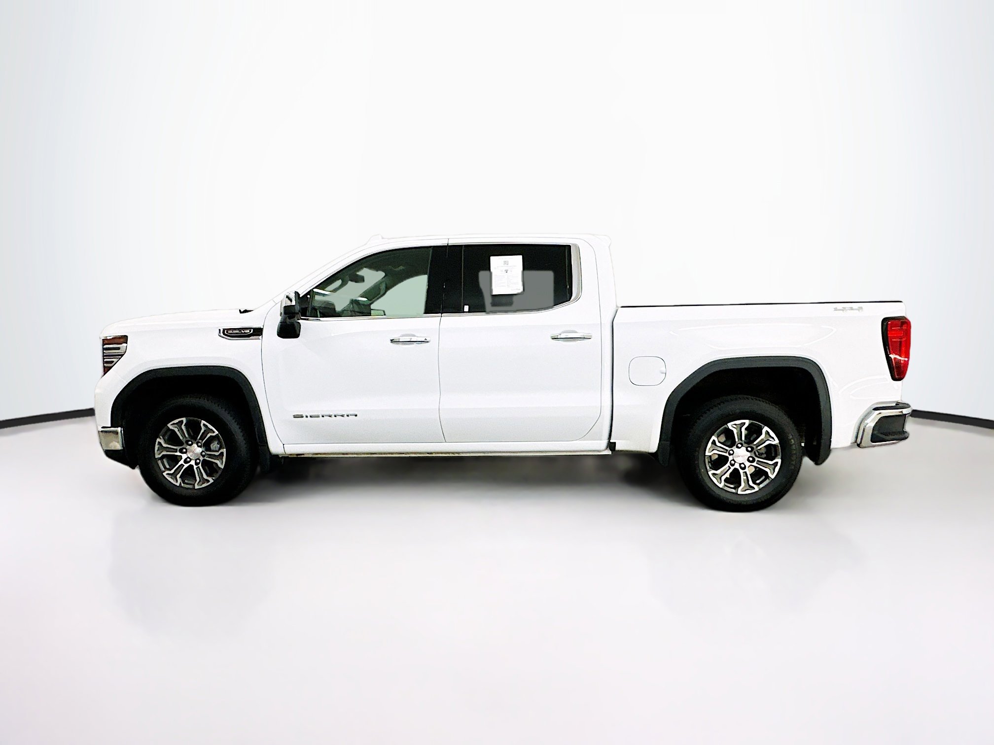 Used 2025 GMC Sierra 1500 SLT image 4
