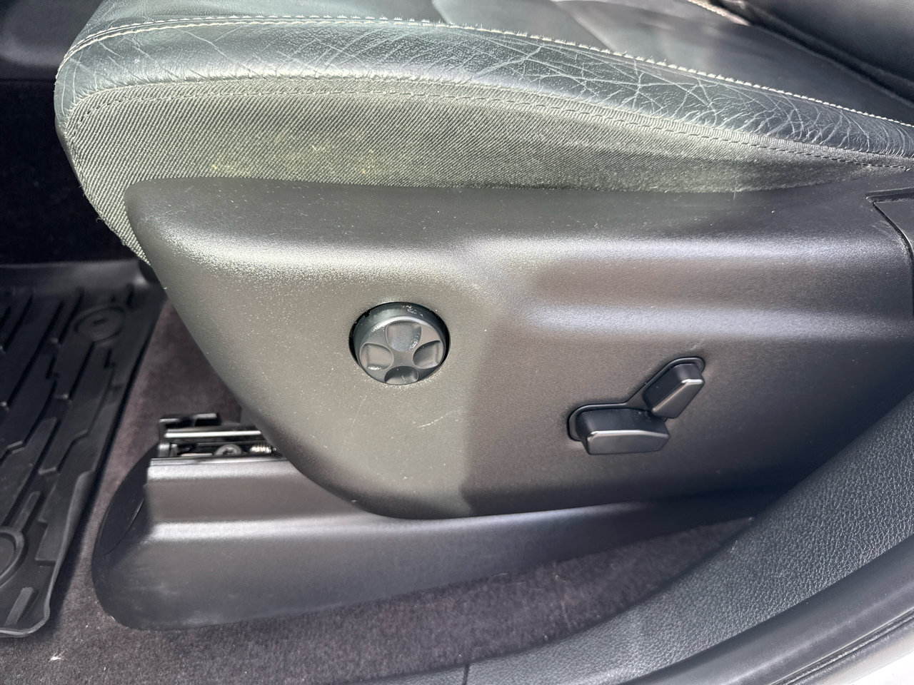 Used 2017 Jeep Grand Cherokee Limited image 13