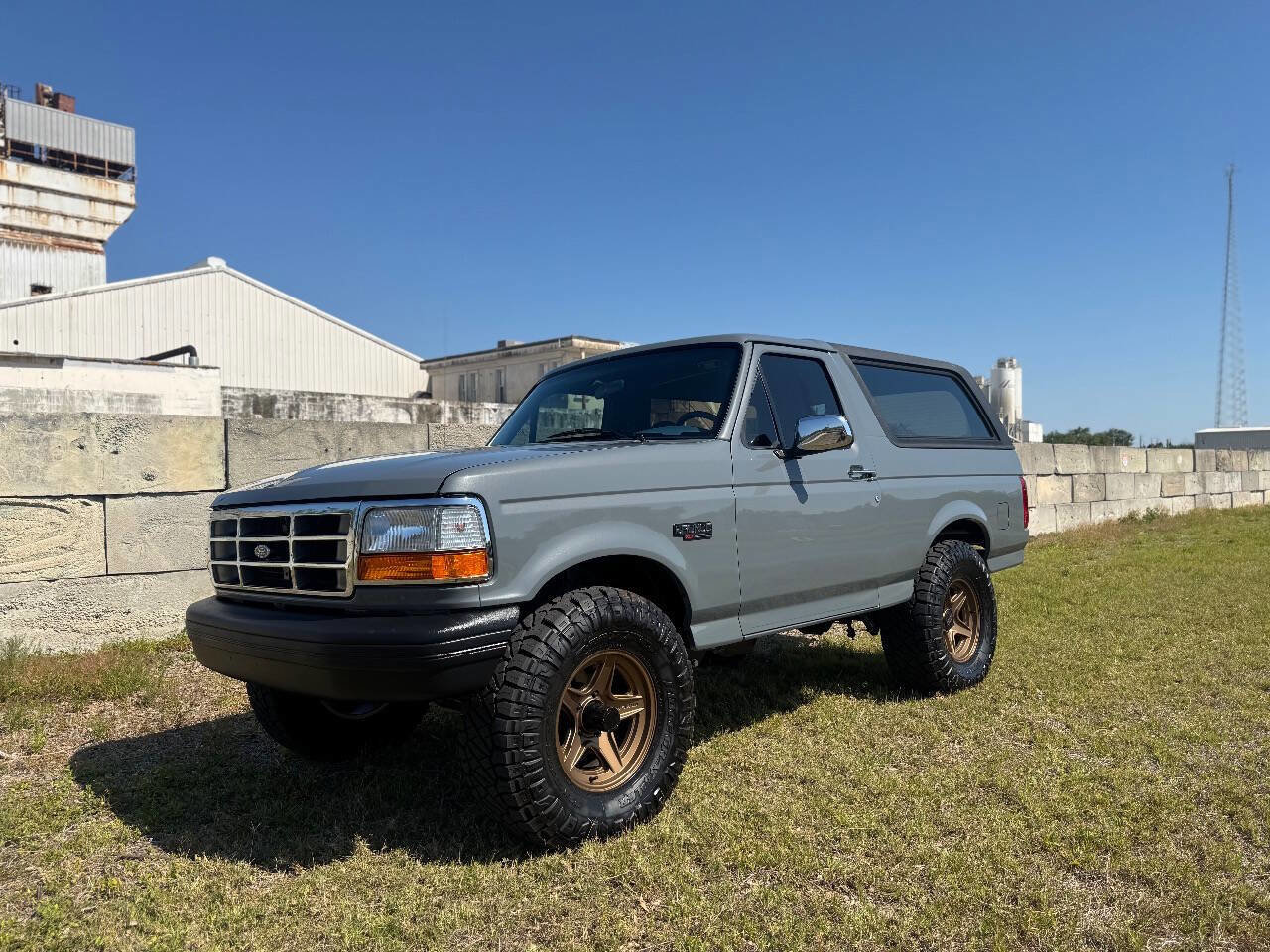 Used 1995 Ford Bronco XLT image 8