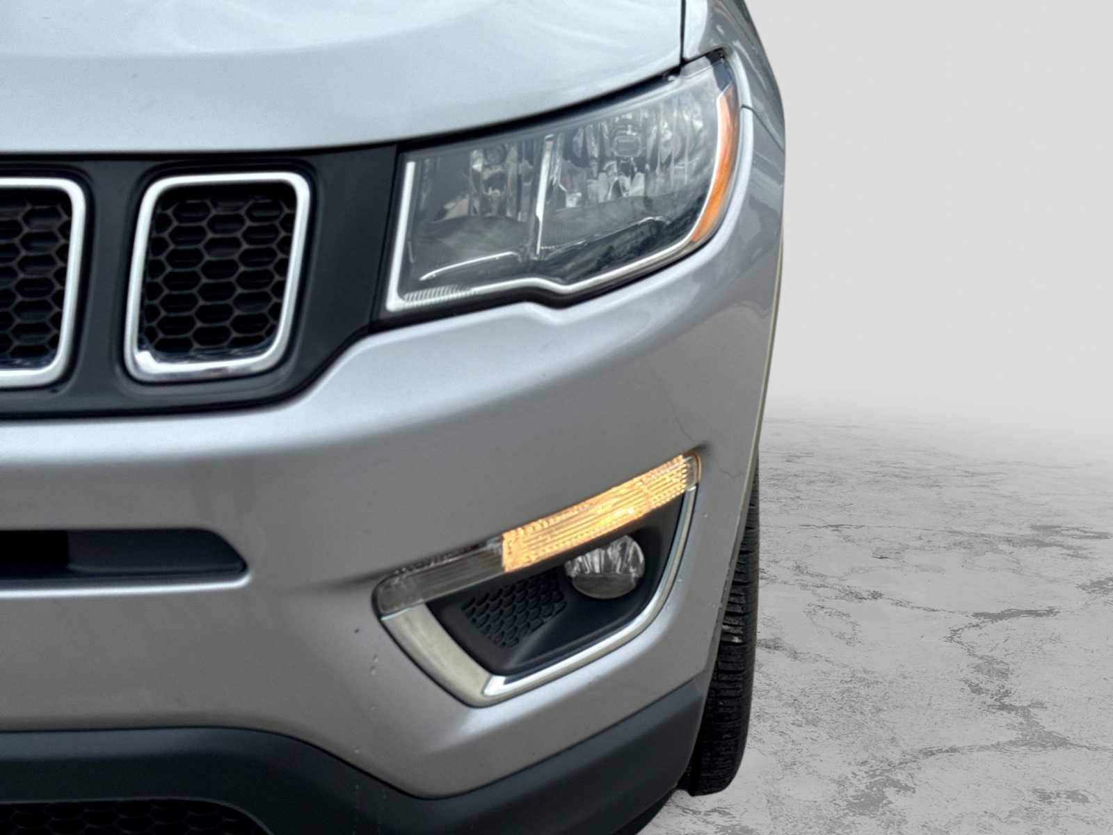 Used 2019 Jeep Compass Limited AWD/4WD image 10