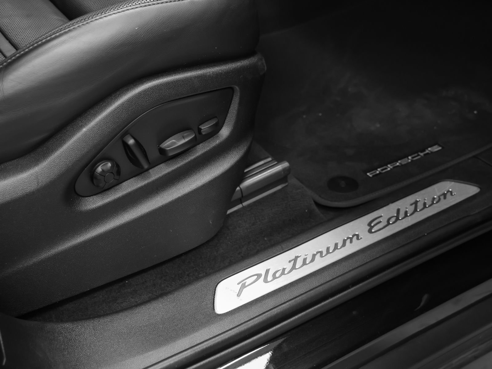 Certified 2022 Porsche Cayenne Platinum Edition AWD/4WD image 20