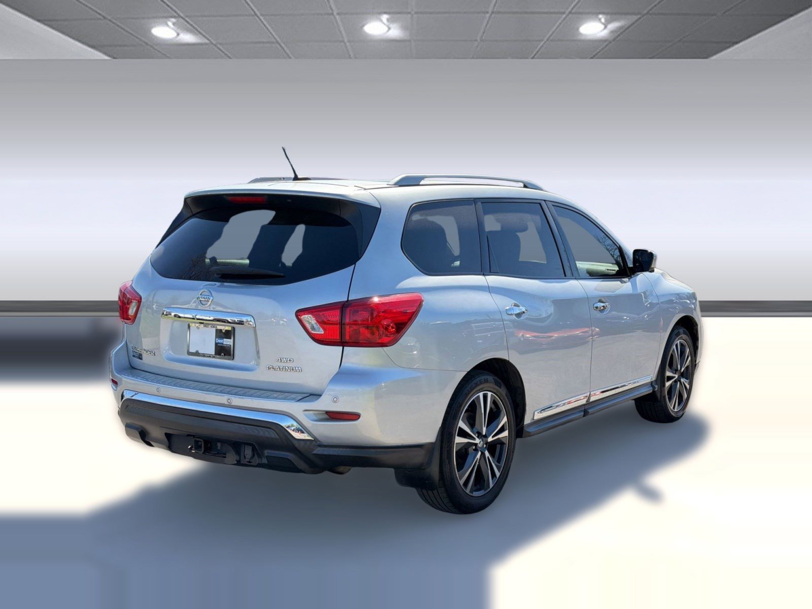 Used 2017 Nissan Pathfinder Platinum w/ Family Entertainment Package image 9