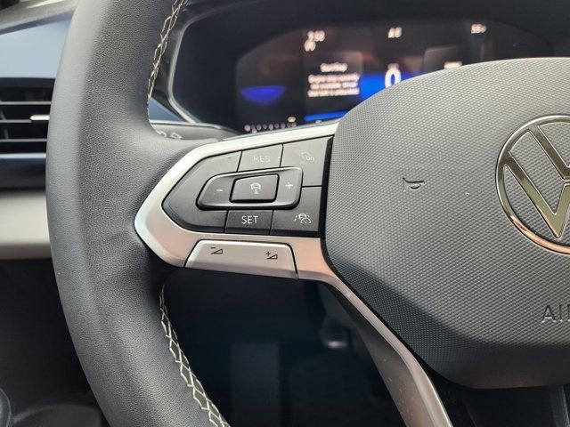 Used 2023 Volkswagen Taos SE w/ Panoramic Sunroof Package image 30