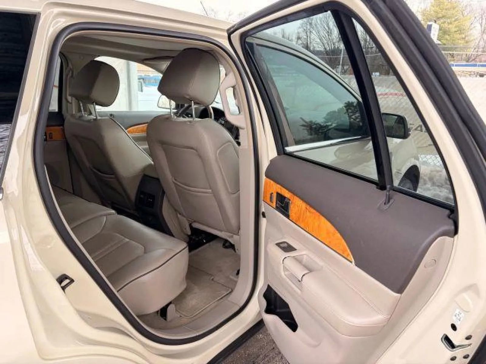 Used 2014 Lincoln MKX AWD w/ Equipment Group 102A image 22