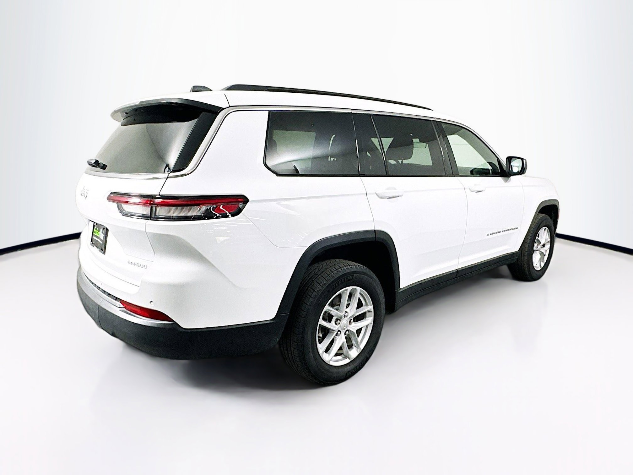 Used 2025 Jeep Grand Cherokee L Laredo image 9