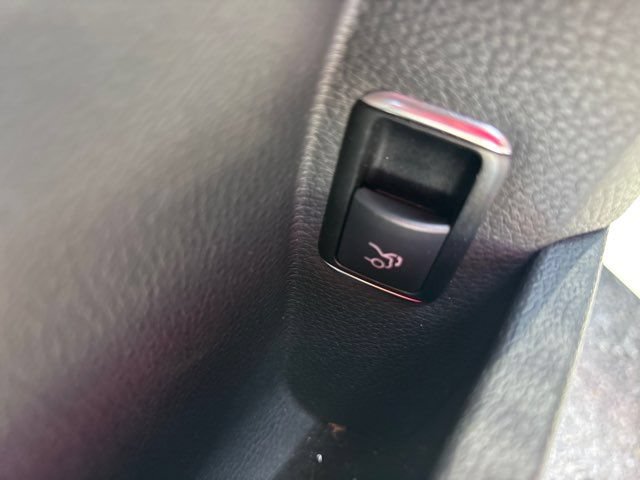 Used 2014 Mercedes-Benz E 250 BlueTEC Sedan image 20