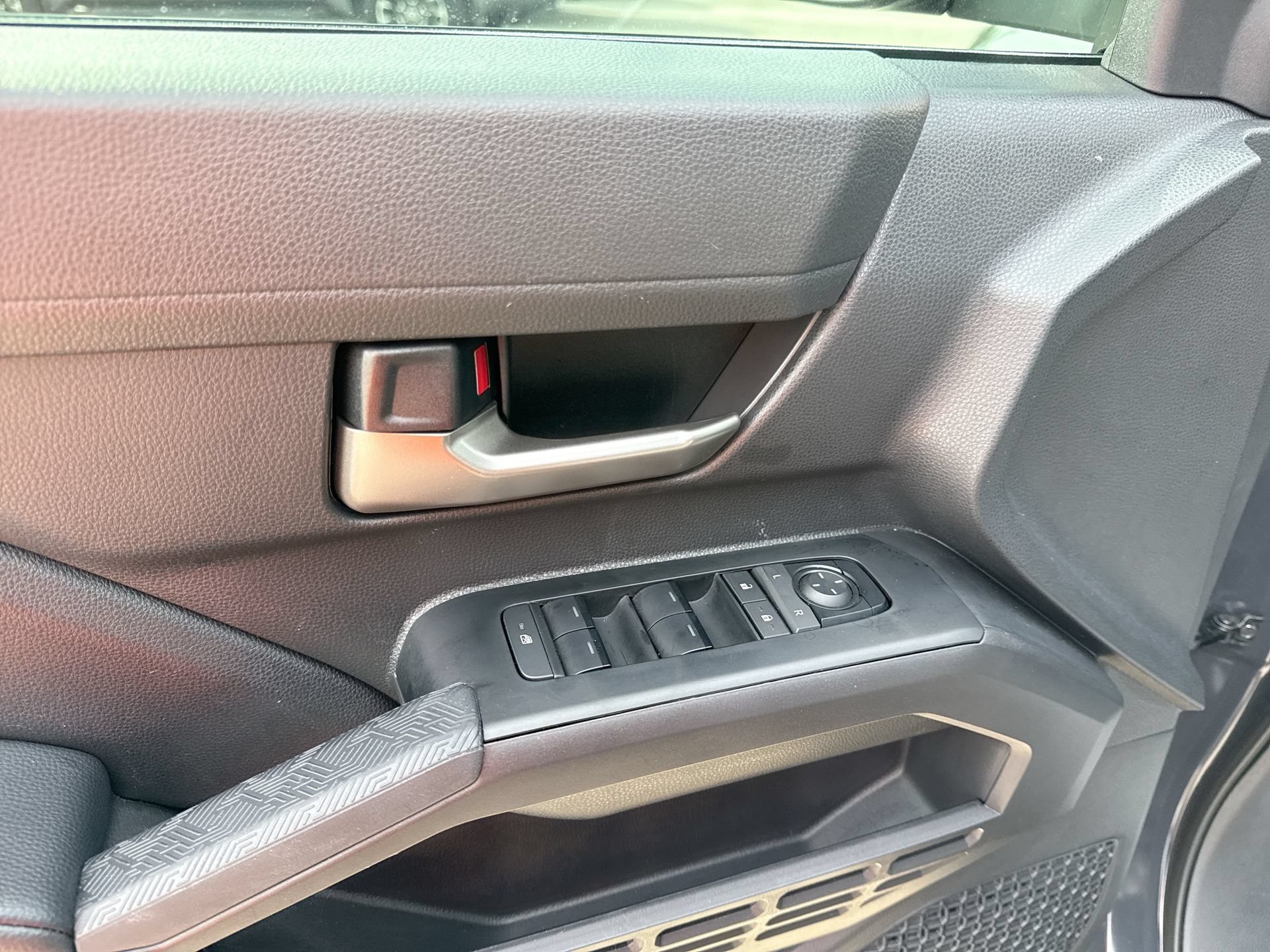 Certified 2025 Toyota Tacoma TRD Off-Road AWD/4WD image 15