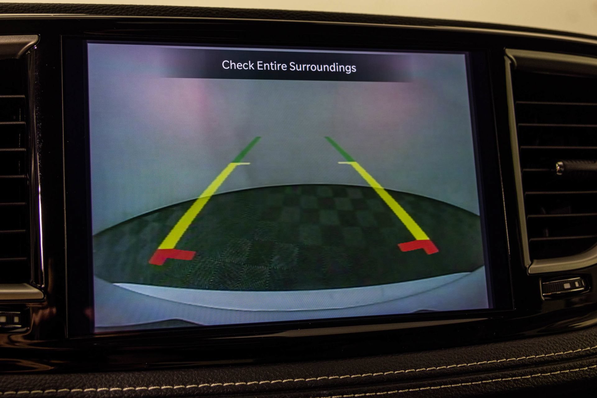 Used 2024 Chrysler Pacifica Limited FWD image 8