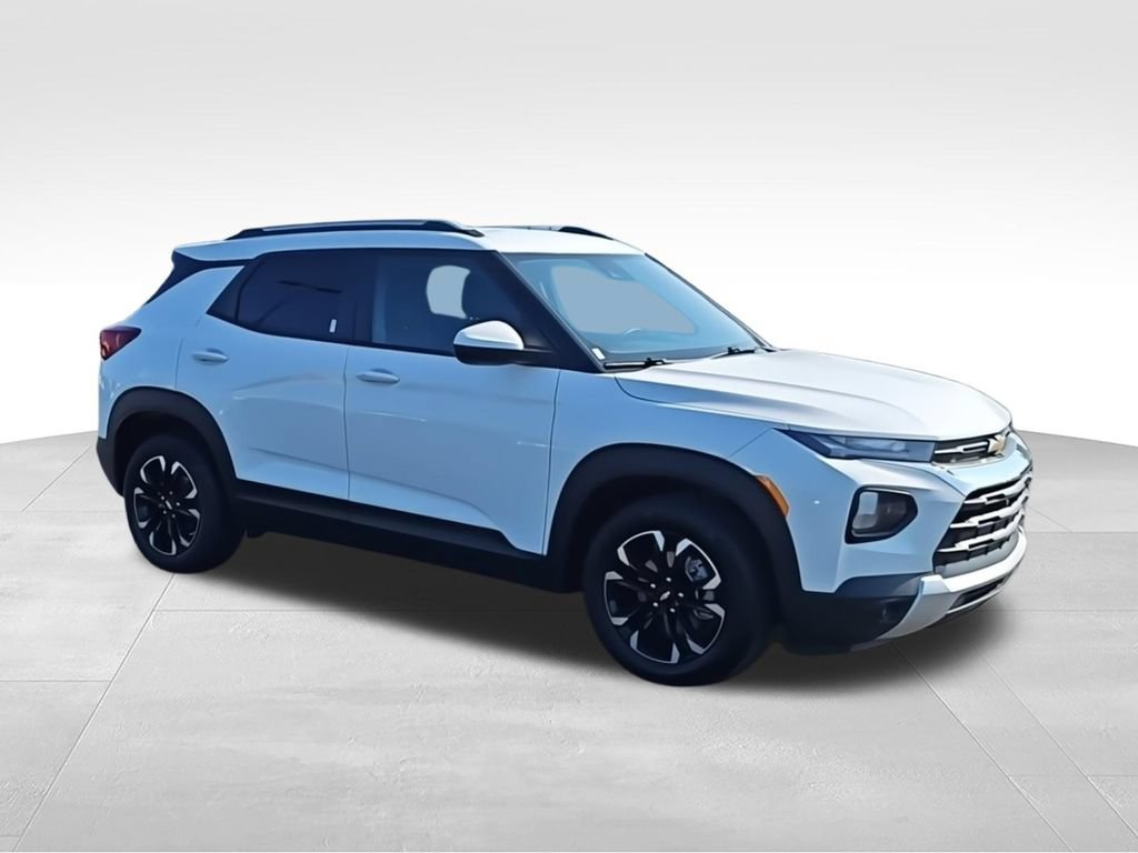 Used 2023 Chevrolet TrailBlazer LT w/ Convenience Package FWD image 2