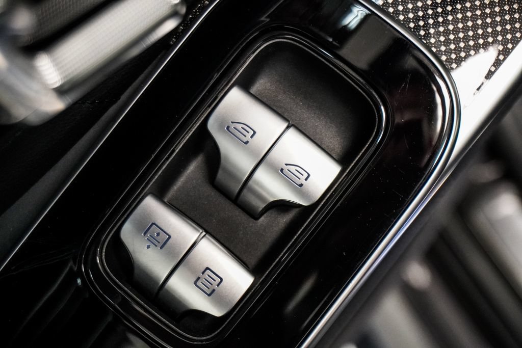 Used 2022 Mercedes-Benz S 500 4MATIC w/ AMG Line Package image 9