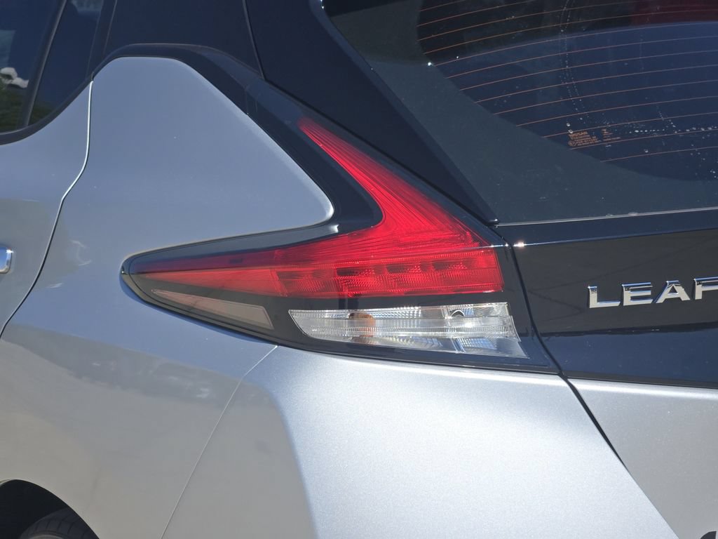 Used 2022 Nissan Leaf SV w/ SV Technology Package FWD image 14