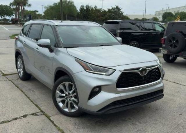 Used 2023 Toyota Highlander Limited AWD/4WD image 9