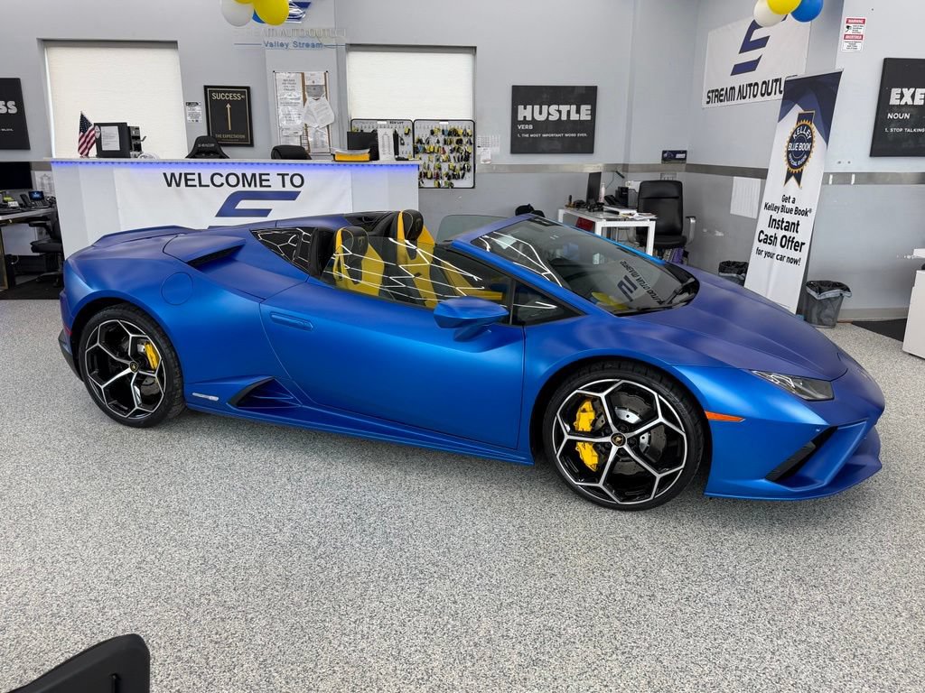 Used 2022 Lamborghini Huracan EVO RWD image 7