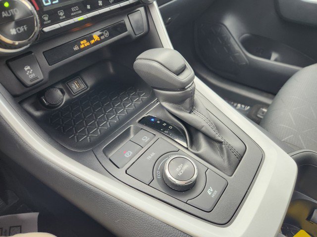 Used 2025 Toyota RAV4 XLE image 43