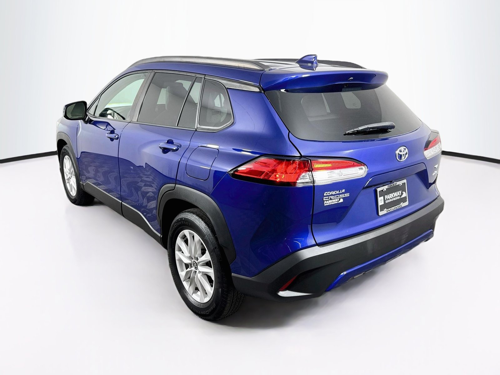 Certified 2022 Toyota Corolla Cross LE AWD/4WD image 5