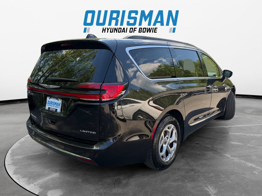 Used 2023 Chrysler Pacifica Limited image 6