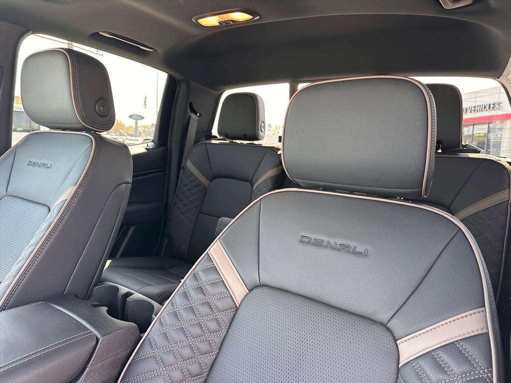 Used 2025 GMC Canyon Denali image 19