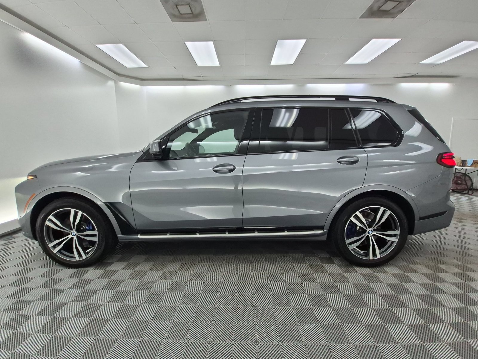 Used 2026 BMW X7 xDrive40i AWD/4WD image 2
