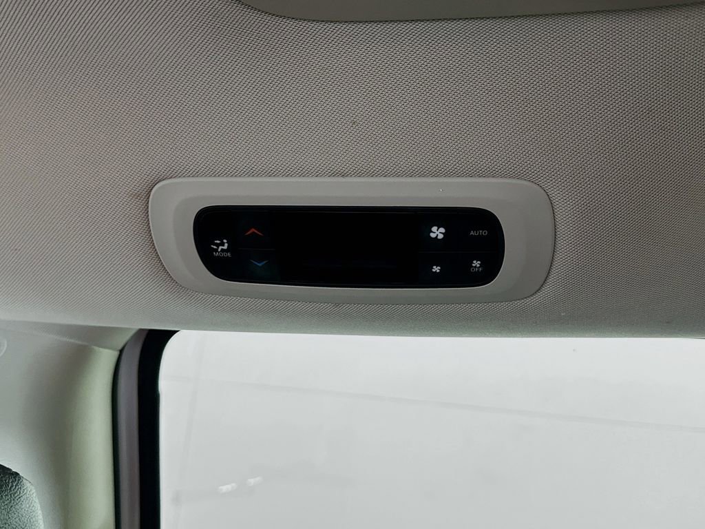 Used 2019 Chrysler Pacifica Touring-L image 25