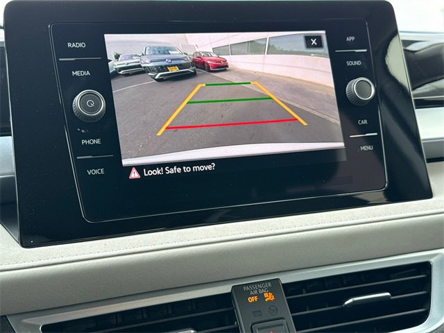 Used 2025 Volkswagen Taos SE image 32