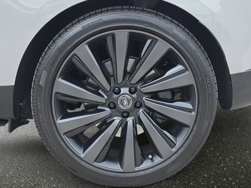 New 2025 Land Rover Range Rover SV AWD/4WD image 35