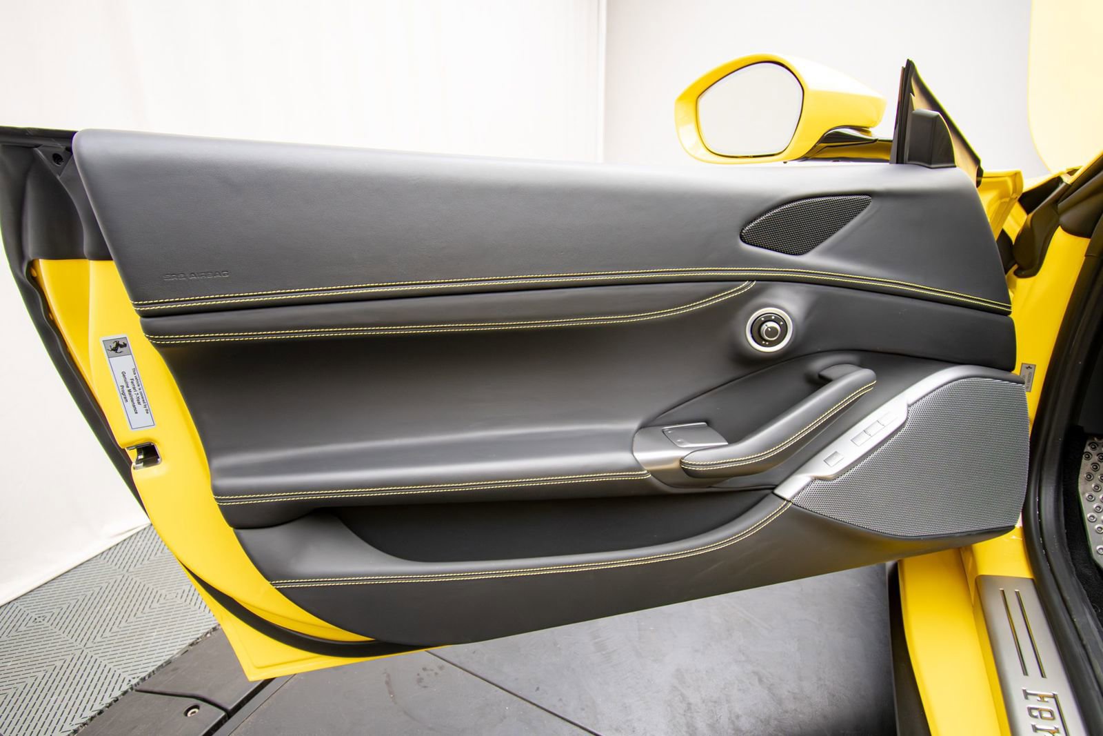 Used 2019 Ferrari Portofino RWD image 50