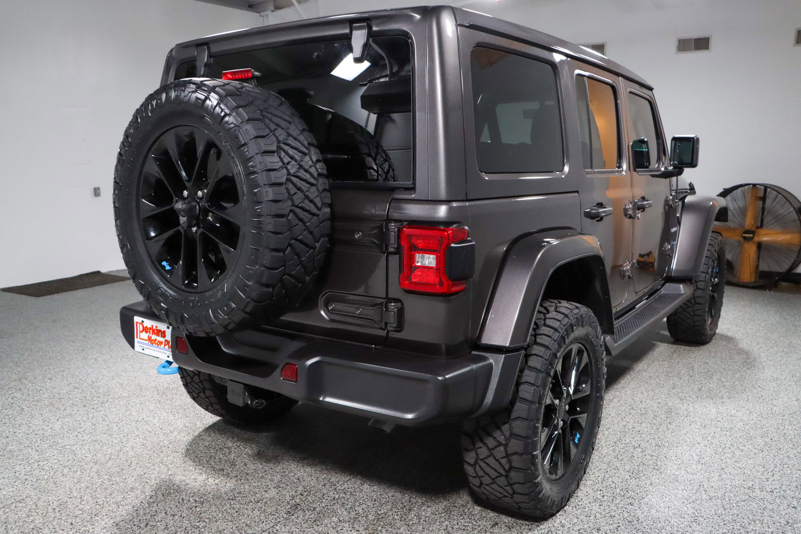 Used 2022 Jeep Wrangler Unlimited Sahara w/ Cold Weather Group image 8