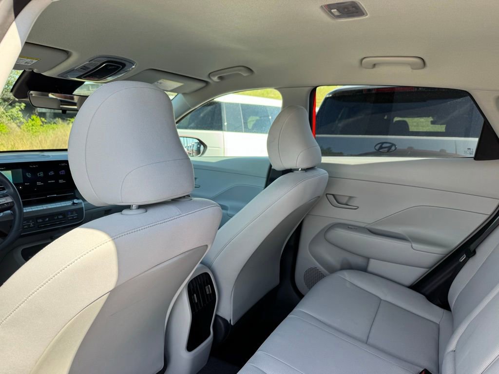 Used 2025 Hyundai Kona SEL image 18